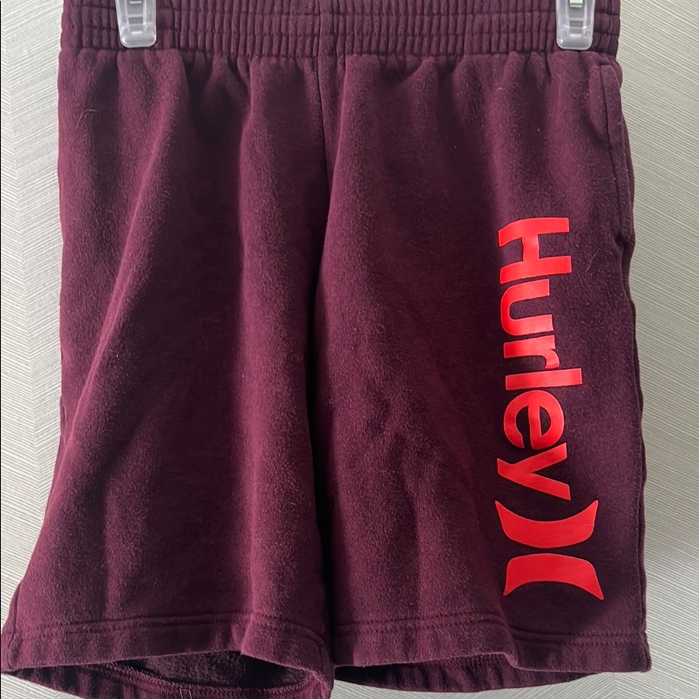 Hurley Boys sweatpants shorts with pocket’s and drawstring. size medium.